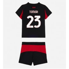 AC Milan Fikayo Tomori #23 Hemmaställ Barn 2025-26 Korta ärmar (+ Korta byxor)